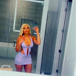 Asiamonettt in a stylish outfit