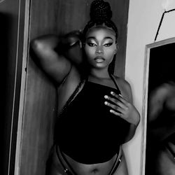 Sensual Selfie from OnlyFans Model Hotsassyy_Queen