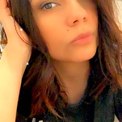 Azcena ❤️ Model Shoot: Casual Fashion and Playful Pose