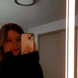 Model Tay Captures a Moment in Checkered Mirror