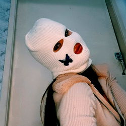 Justmeandmypeach in Playful Mask