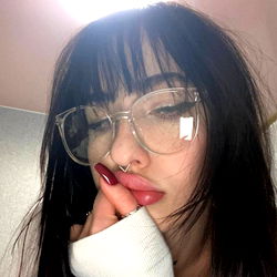 Scarlett Cee, a Captivating Model on OnlyFans