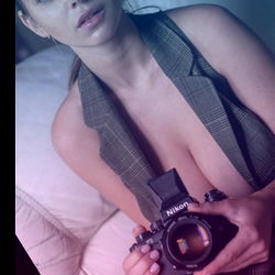 OnlyFans Model Alexsa: A Professional Portrait Session