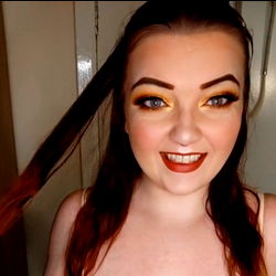 BuxomousPrimeFREE in a casual photo