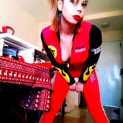 Alanah, Vivid Cosplay of Famous Character in a Homey Environment