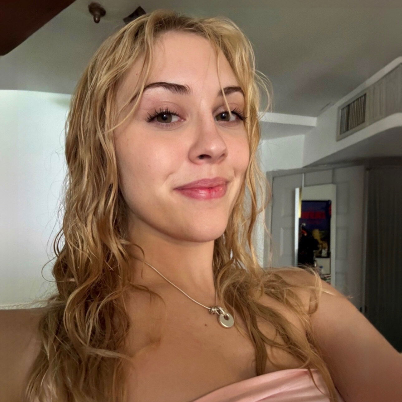 fiona ✩₊˚.⋆☾ 🩷 photo