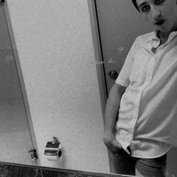 Aalemaaldo in Bathroom Mirror