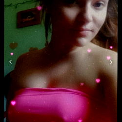 Florida OnlyFans Model Ashley with Pink Bra