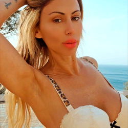 Alice Maxia - AliceinWonderland Poledance