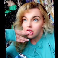 Si Ren in On Your Mind - 19+ Model Photo