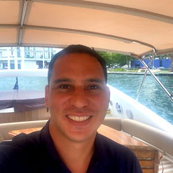 A Miami-based influencer on a boat tour