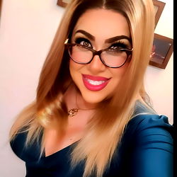 Jennifer Baños - Elegant Model with Glasses and a Smile