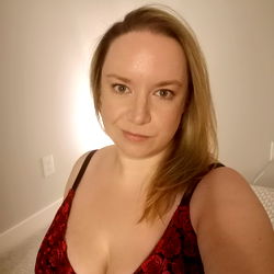 Sassylassy in a Red Bra