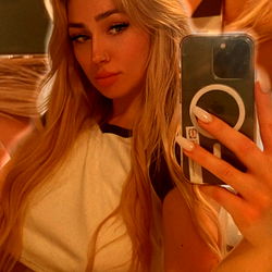 Raych - OnlyFans Model