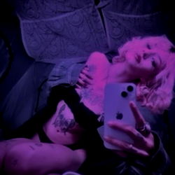 Scarlet ๐น photo