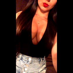 Allie Peach, a glamorous OnlyFans model