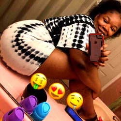 Symonelove on the Sink