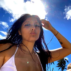 Onlyfans Model Poses in Tropical Setting