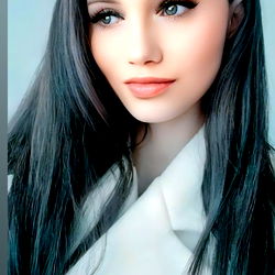 Ariana Oliveira photo