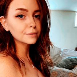 Model Photo of Ana Jade with Blonde Hair