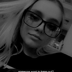 Alicia, A Model with a Unique Style and Chic Glasses