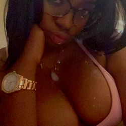 BrittaniBombshell, a stunning model with a captivating smile and elegant beauty.