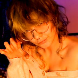 Jas's Vibrant Vlogs: Canada's Trendy Teen Sensation