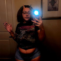 Vanillalovex in a Mirror Selfie