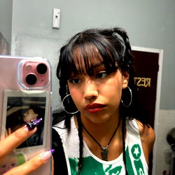 Tulip: Cool and Casual Selfie