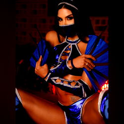 Grace Arzuza, Colombian OnlyFans Model in Vivid Blue Outfit