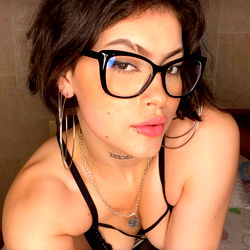 Ronnie, the alluring model from OnlyFans