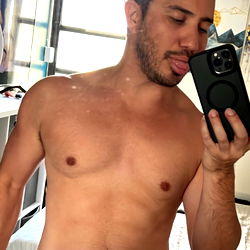Hawaii-born Aloha808, the 'God of Insta', shares his onlyfans link!