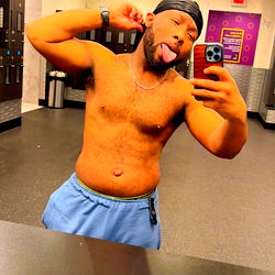 Humorous Fitness Selfie with a Friendly Invitation