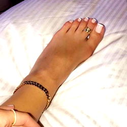 Sexy Feet in a Gold Chain Anklet