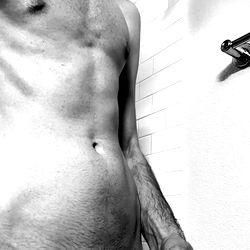 Aiden Vale, a model posing shirtless for Onlyfans