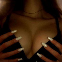 OnlyFans Model Angel Lily Showcasing Her Well-Defined Body