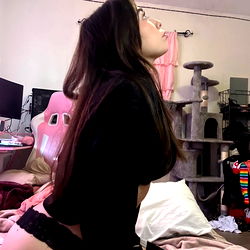 OnlyFans Model Lexi Posing for Photoshoot