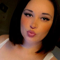 Amber - Chic and Confident