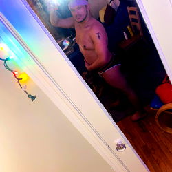 A Striking Selfie of OnlyFans Model B⭐️Y