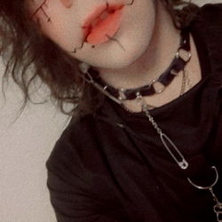 Sin Romkof: The Emo Goth Vampire Aesthetic