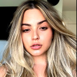 Ariana Van X - Glamorous OnlyFans Model