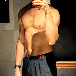 Aussieguy Fitness Photoshoot in Gym