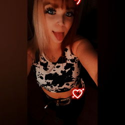 Selena Lynn, a young and vibrant model captures her fun side in this photo on Instagram