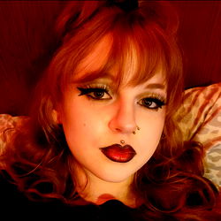 Model Cherub's Glamorous Makeup Look