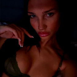 Gorgeous OnlyFans Model Pose for Selfie