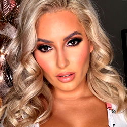 Yusi Dubbs (FREE) photo