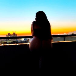 amanda confronieri photo