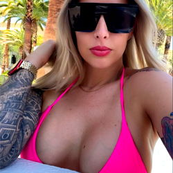 Anna Molly, a Model Posting from OnlyFans, Anna Molly