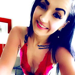 Sexy and Confident Model Ashley Renae Poses for Photo