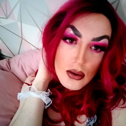 OnlyFans Model Sissy Stacey from Newcastle Showing Makeup Look